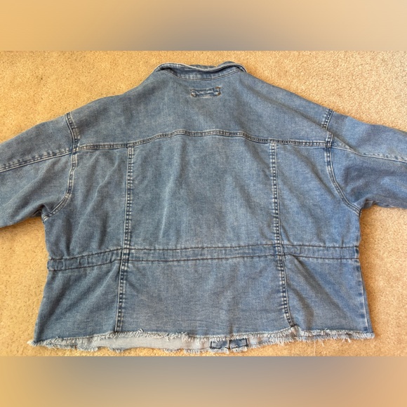 Maurices Denim Jacket Light Wash with Adjustable Waist & Raw Hem Size 2X - Picture 11 of 15